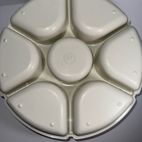 Tupperware server - Picture 2 of 3